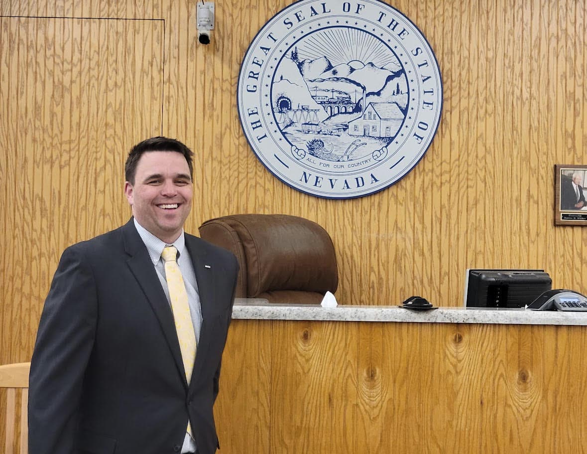 Jason Gunnell in front of the Nevada state seal